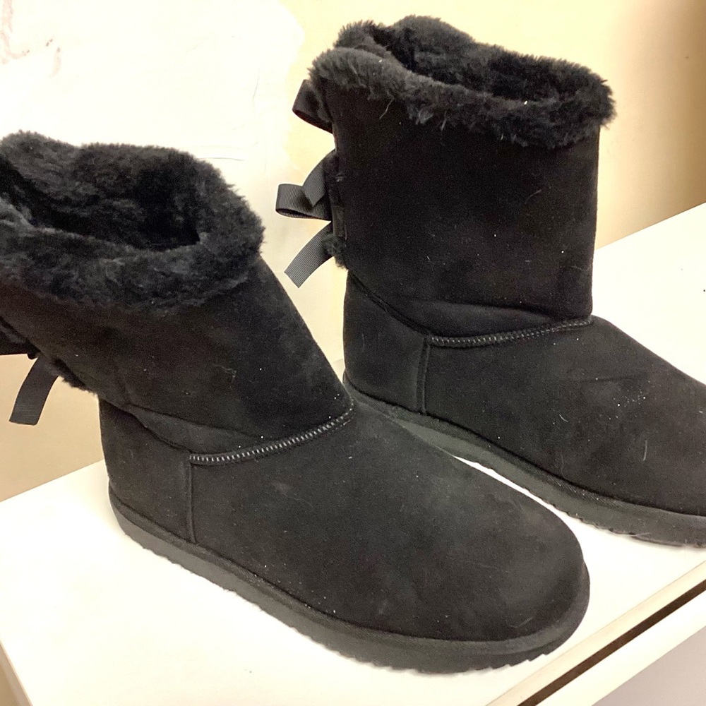 Furry Women’s Black Winter Boots
